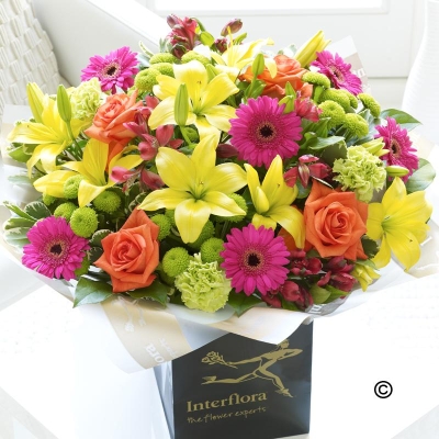 Extra Large Vibrant Hand tied with Chocolates**