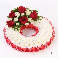 Traditional Wreath in Red old