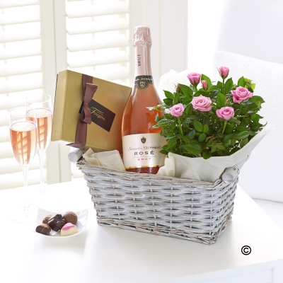 Luxury Sparkling Rose Wine Gift Basket**