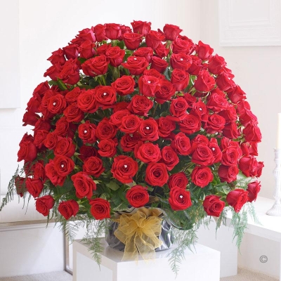 Wow 200 Red Rose Arrangement