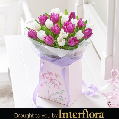 Mothers Day Tulip Gift Bag with 125g Chocolates