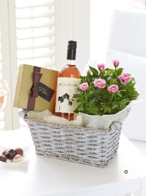 Luxury Rose Wine Gift Basket