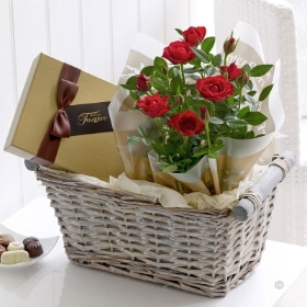 Red Rose & Chocolate Gift Basket 2015