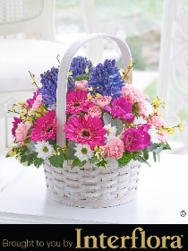 Scented Spring Basket with 125g Chocolates