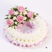 Traditional Wreath in Pink